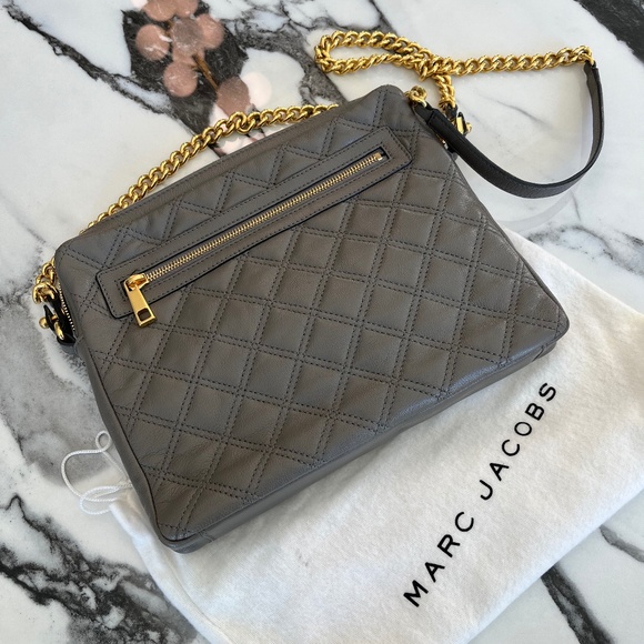 Marc Jacobs Quilted Cross Body Leather Purse iPad Holder - Grey with Gold Chain - Picture 4 of 13